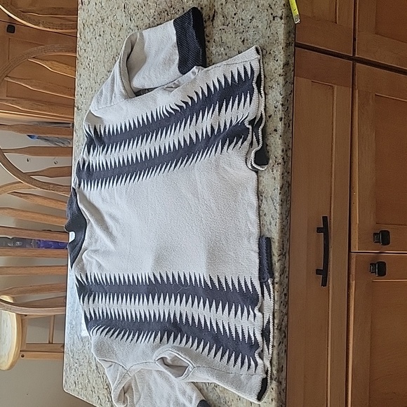 Men's 100%cotton sweater. Heavy weight. Size Medium. - Picture 3 of 3